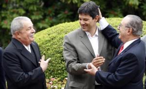 MALUF5/HADDAD/SAO PAULO/SP 18/06/2012 NACIONAL/OE.Na foto encontro entre o deputado Federal Paulo Maluf(PP)e o prÃ© candidato a prefeitura de SÃ£o Paulo Fernando Haddad(PT) e o ex-presidente da RepÃºblica Luiz Inacio Lula da Silva ,na residencia do deputado Paulo Maluf onde Haddad e Lula receberam apoio do deputado a candidatura de Fernando Haddad a prefeitura de SÃ£o Paulo.FOTO EPITACIO PESSOA/AE